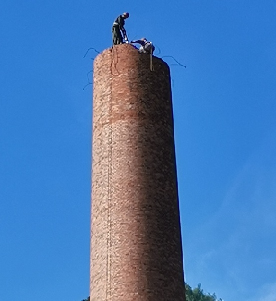 煙囪人工拆除公司:具備豐富的拆除經驗和技能